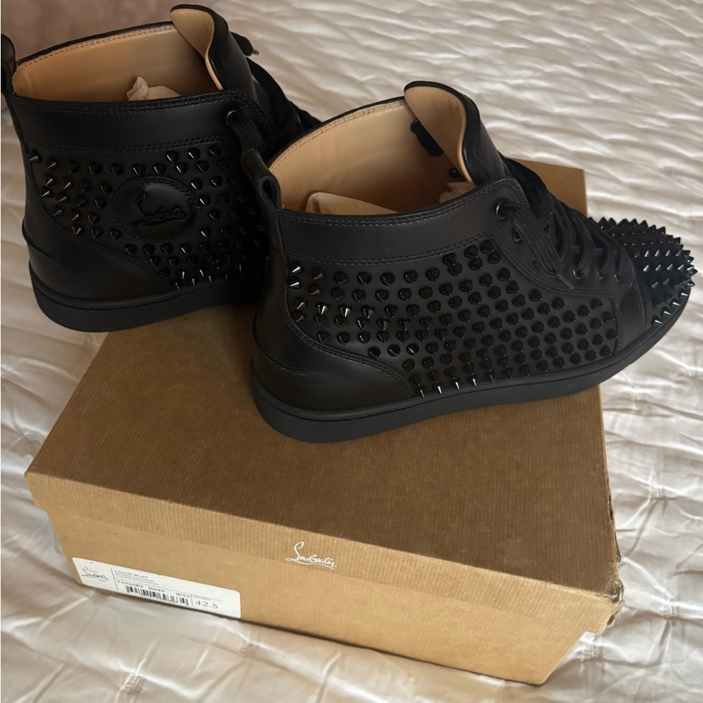 Louis Spikes
Christian Louboutin Men's Calf Leather Louis Spikes Sneakers - Picture 10 of 16